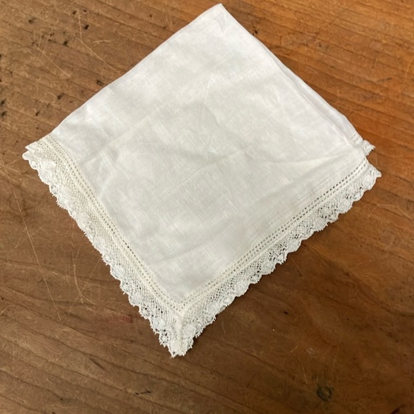 Vintage White Handkerchief Set with Lace and Embroidery - Picture 5 of 12